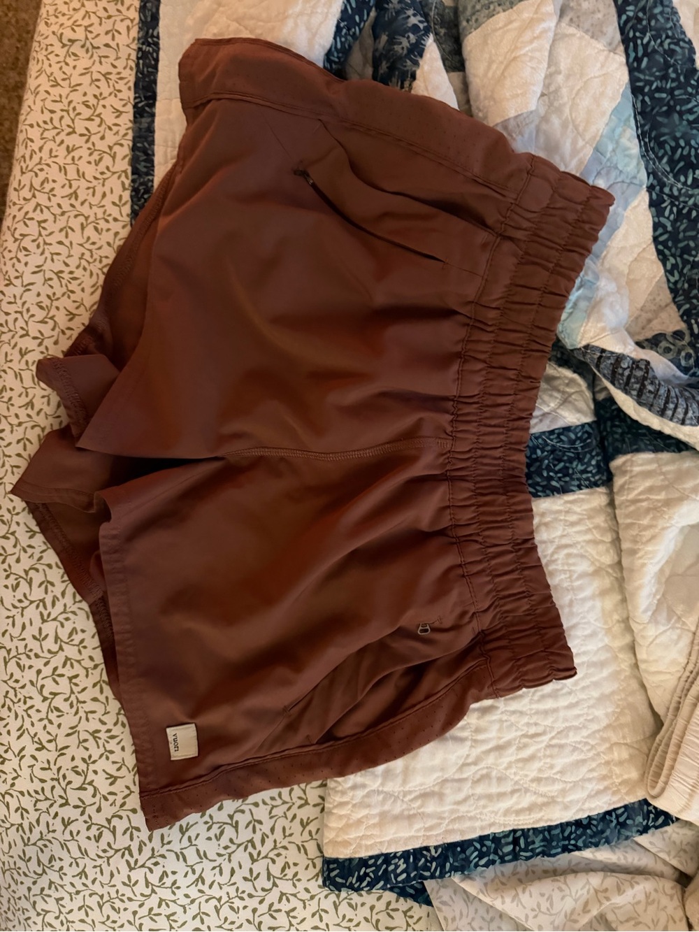 Vouri Elastic-Waist Running Shorts - Rust
